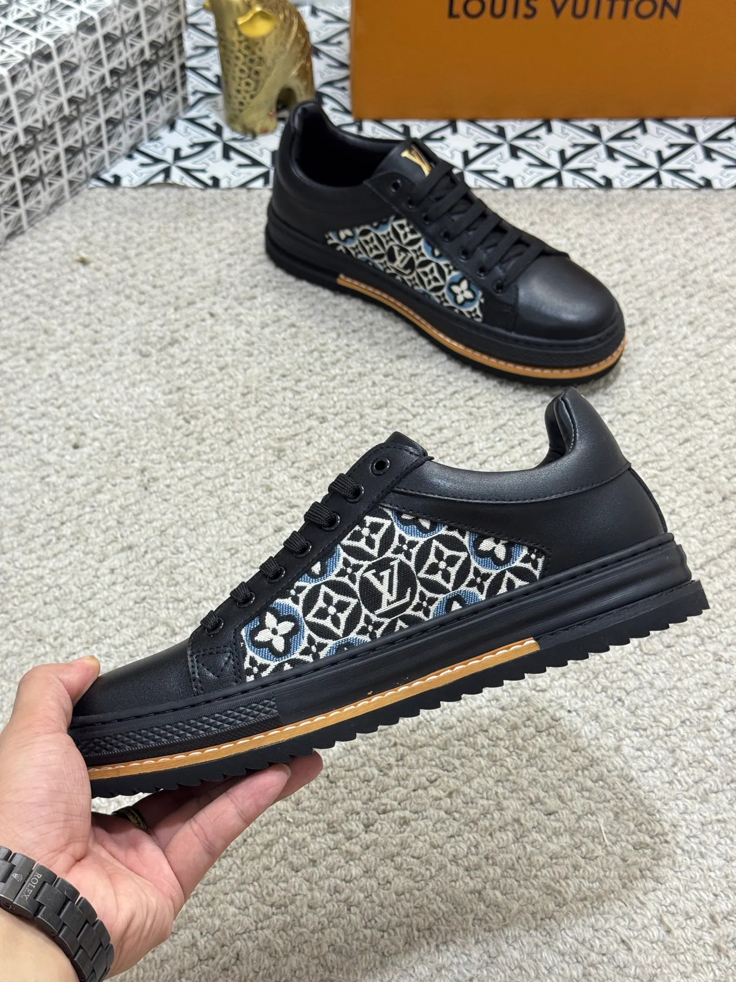 Men's shoes 💰400 [New style] 🌂🌂Top original order - Louis Vuitton®️ Trendy and fashionable yet low-key men's casual shoes, uppers made of cowhide leather stitched with LV special canvas presbyopia, comfortable and breathable, mesh lining, original rubber outsole, 2 colors optional~a must-have for stylish men. Size: 38-44 (45 customized